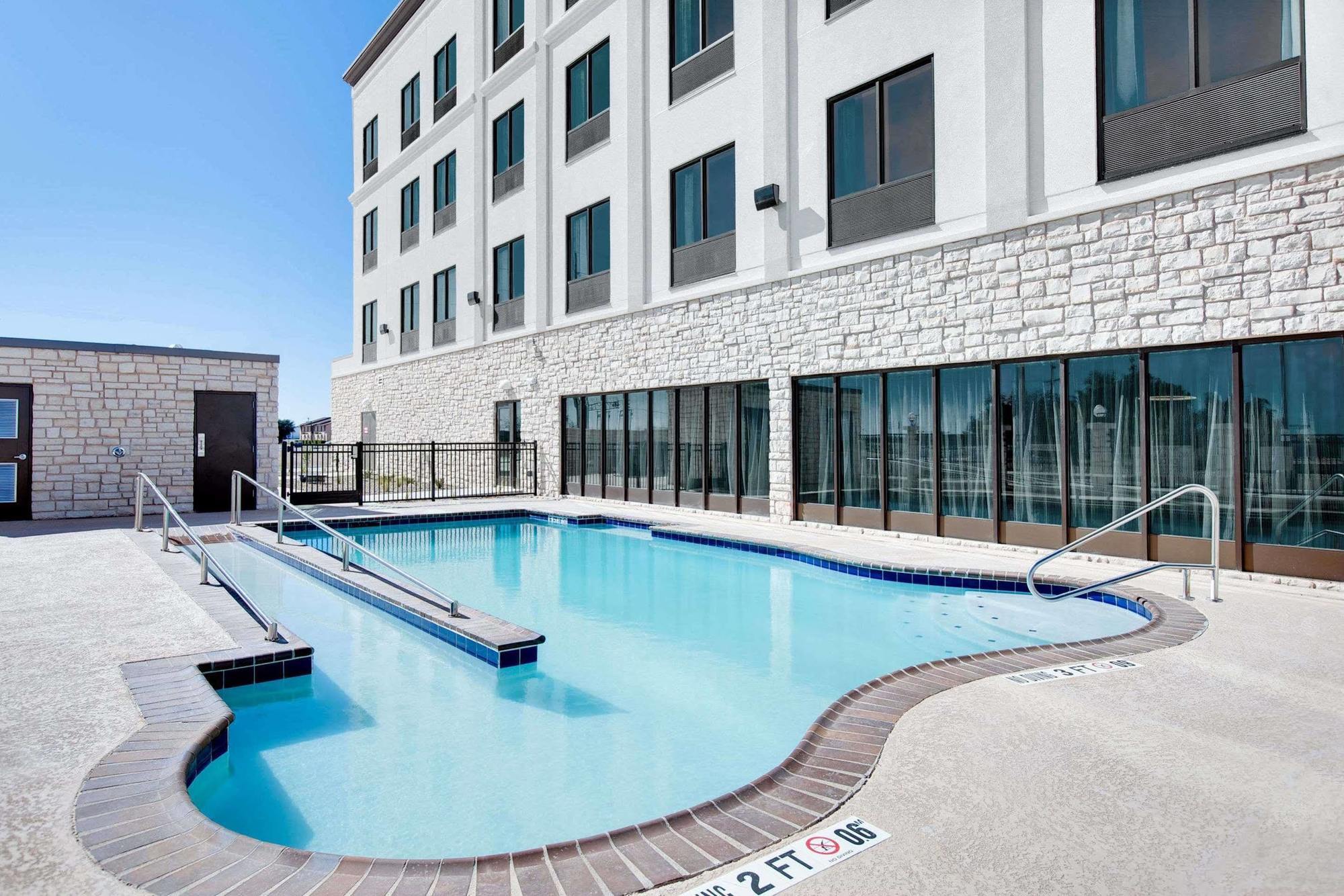 Wingate by Wyndham San Angelo Hotel Bagian luar foto